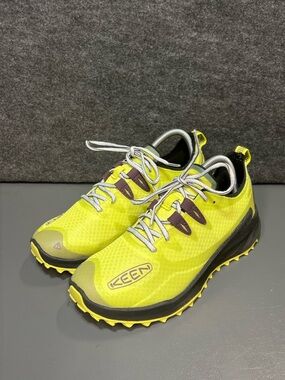 KEEN Women's Zionic Speed Hiking Shoe Size 9